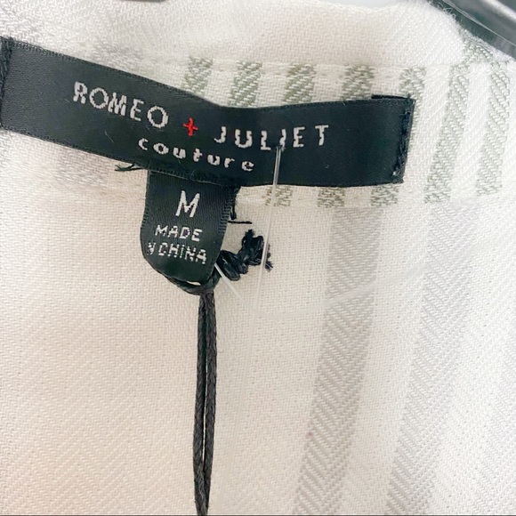 NWT Romeo & Juliet Couture | V Neck Stripped Top - Picture 5 of 8